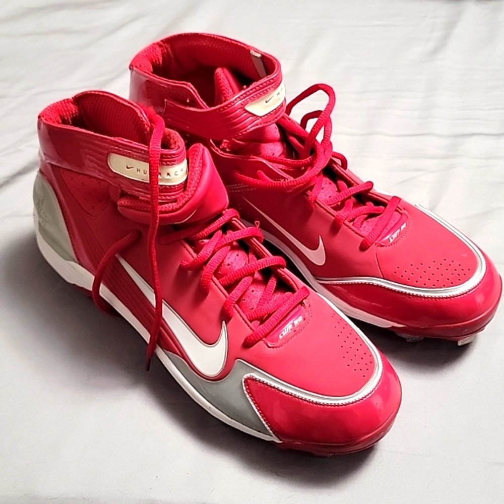 Men's red and white Nike baseball spikes